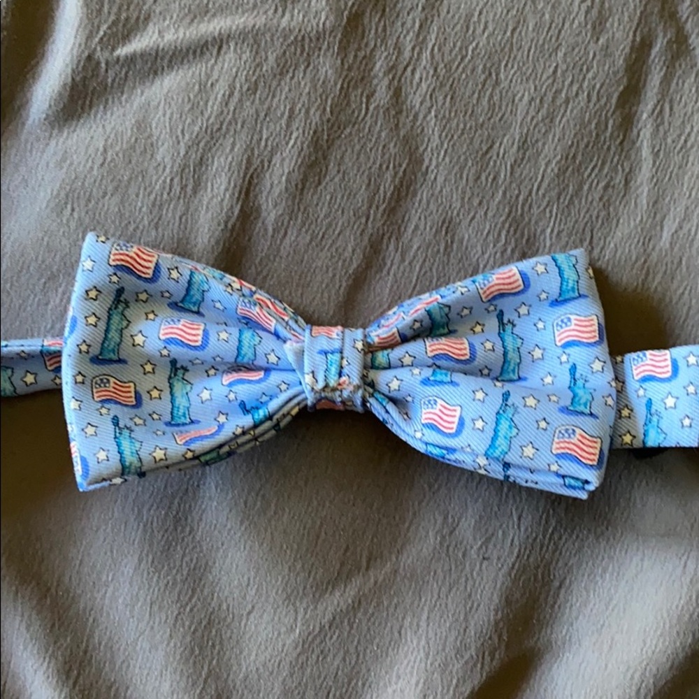 Brand New Vineyard Vines American Bow Tie.